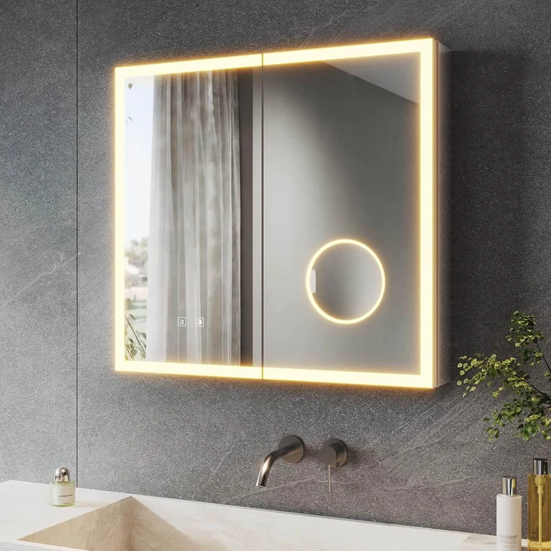 SONNI LED Spiegelschrank Bad mit 3-fache Vergrößerungsspiegel und Steckdose 65 x 60 cm, Aluminum Spiegelschrank mit Touch-Schalter, 3 Lichtfarben + Defogging, IP44 wasserciht