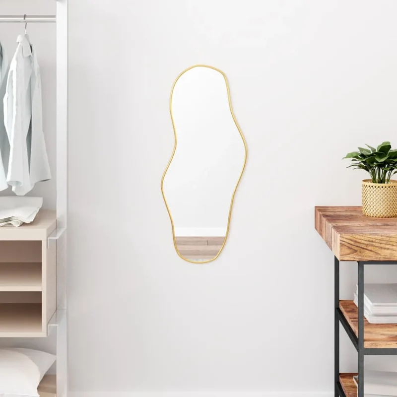 Miroir Organique Doré : Une Silhouette Libre pour Sublimer Vos Murs