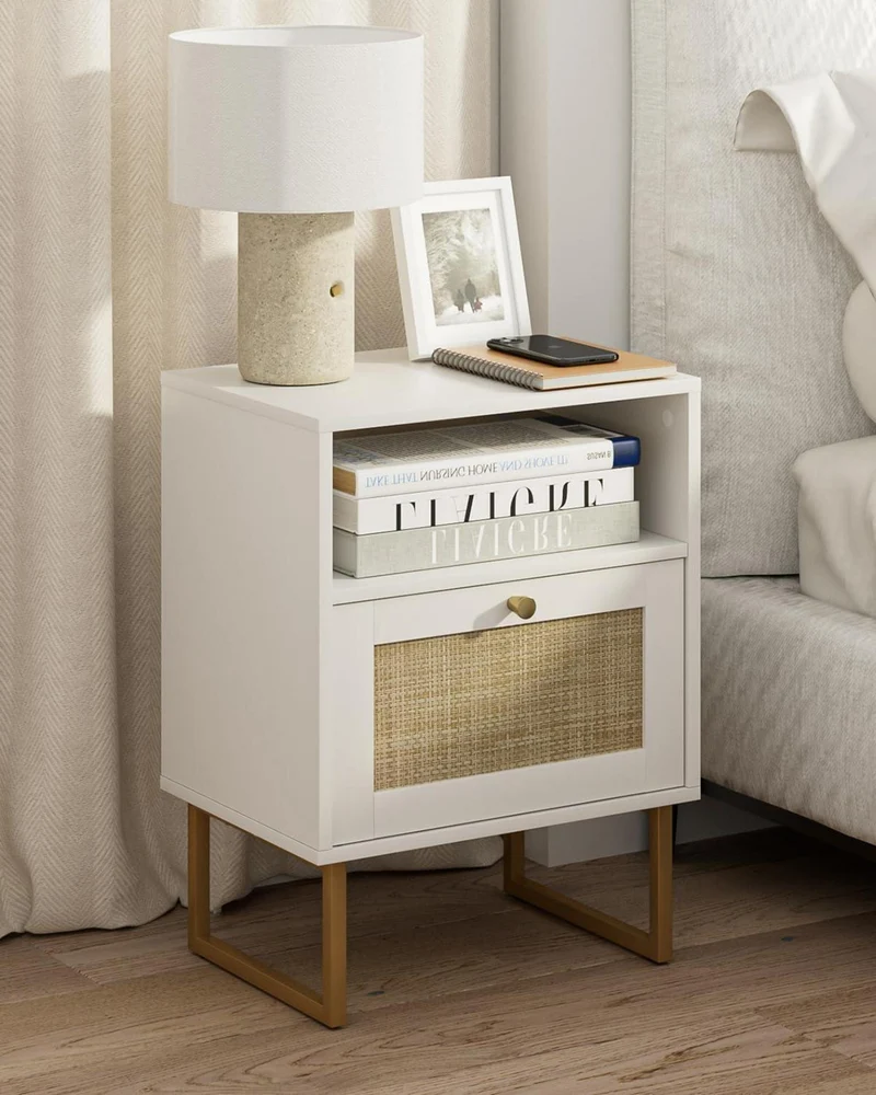 Moderner Rattan-Nachttisch mit Schublade und