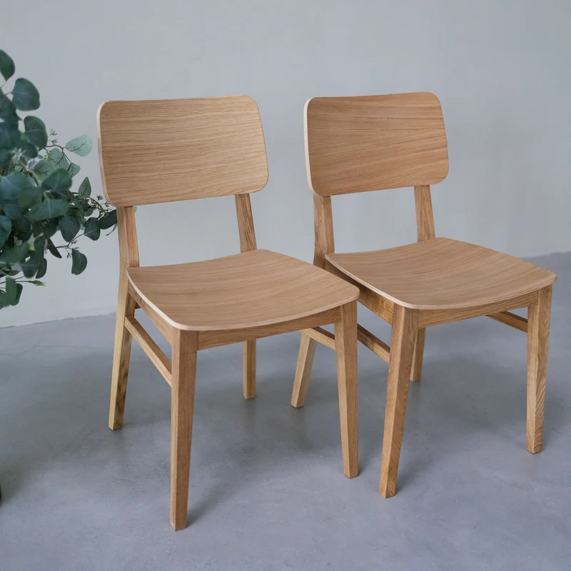 2er- oder 4er-Set KODAMA-Esszimmerstühle aus Eichenholz | NordicStory