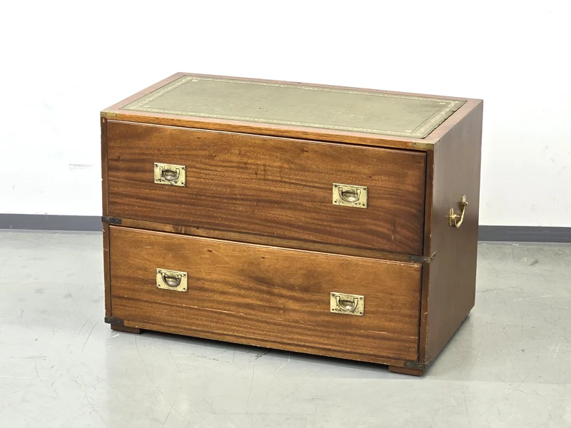 CAMPAIGN CHEST Sideboard Kommode Leder Messing Englisch Vintage Breit
