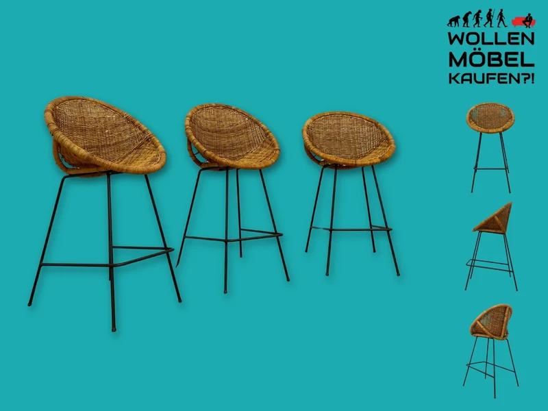 Formschöner 70er Jahre Barhocker aus Metall mit Sitz aus geflochtenem Rattan