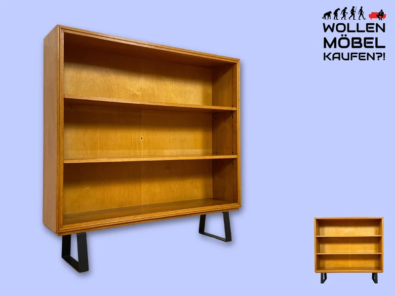 Schönes helles Mid-Century Regal , Vollholz, mit verstellb. Regalböden & neuen Metallfüßen