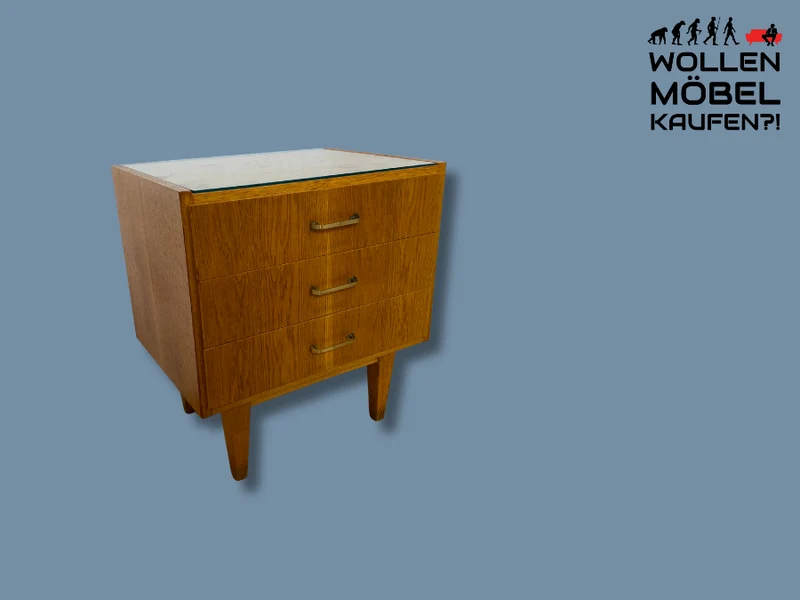 WMK I Stilvoller Mid-Century Nachttisch aus 1965 in Eiche mit Schubladen und Messinggriffen