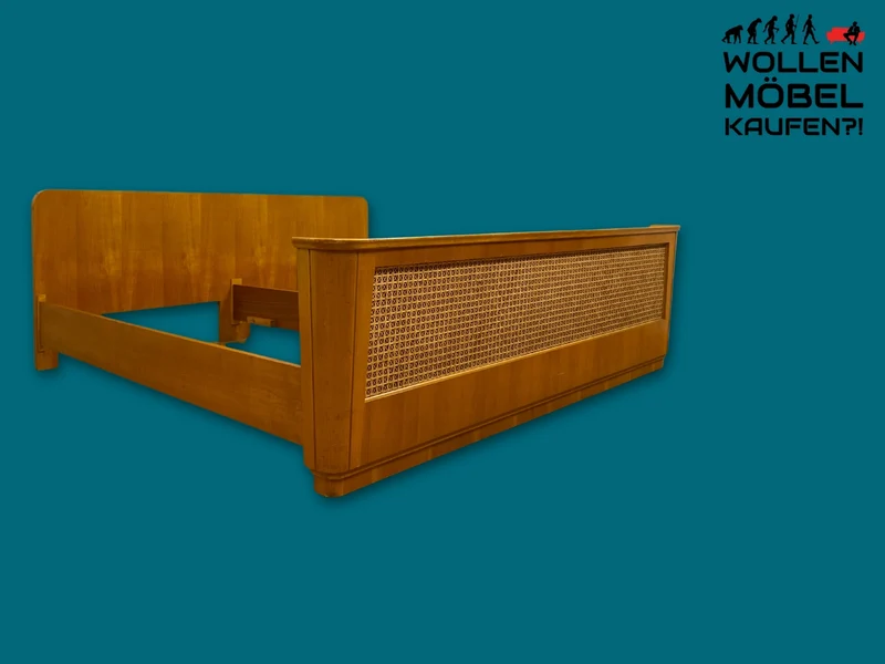 Besonders schönes helles Mid-Century Bett für 100x200cm Matratzen mit aufwendig gearbeitetem Rattan Geflecht I Doppelbett Holzbett Bettrahmen Schlafzimmer 50er 60er Vintage I