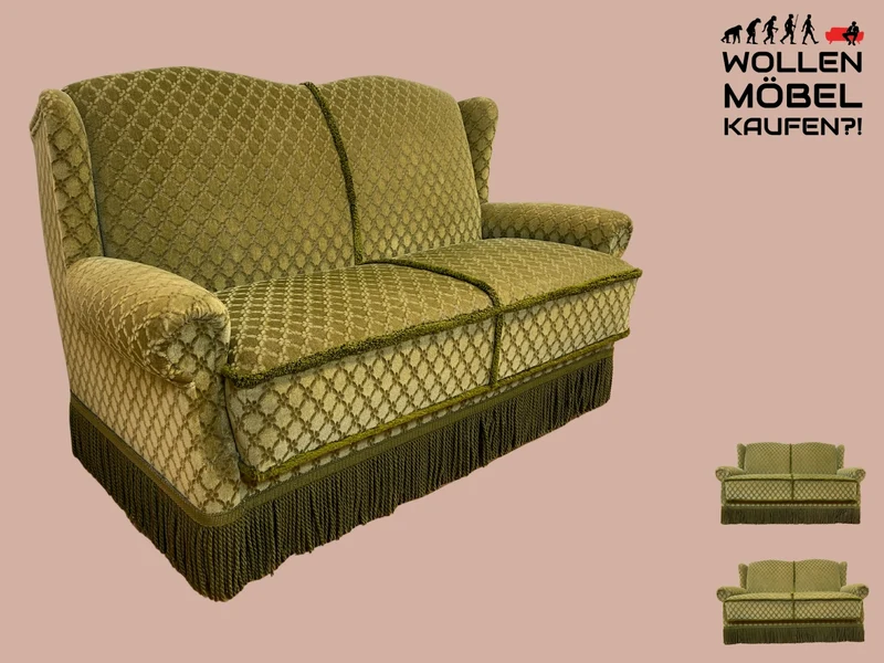 Zauberhaftes und sehr gemütliches Vintage Sofa in grünem Originalbezug mit Federkern und zeittypischen Fransen I Couch 2-Sitzer 2er Sitzgarnitur Mid-Century 60er 70er Retro I