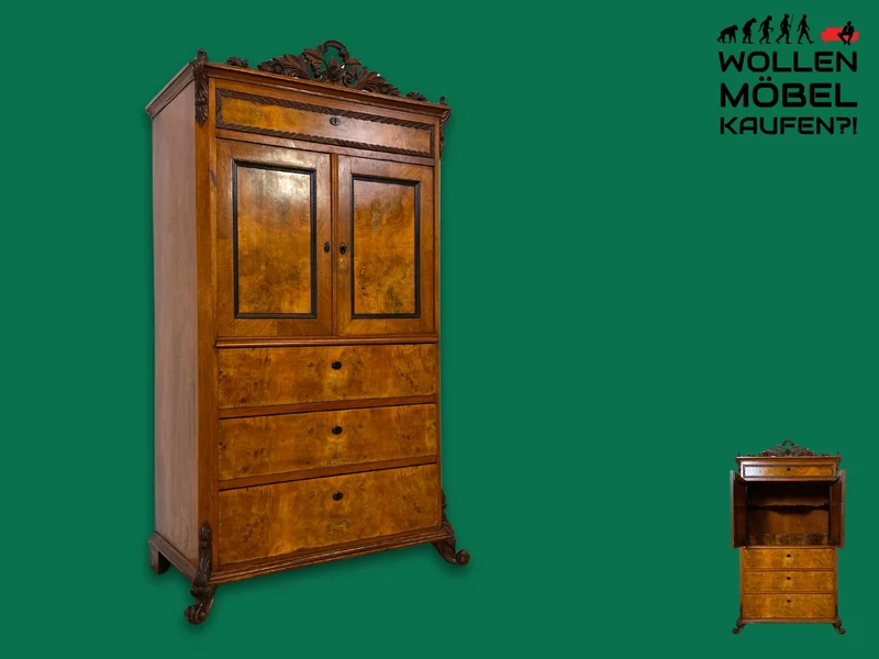 Vornehmer antiker Schrank , Vollholz in Nussbaum , mit Bar Fach.