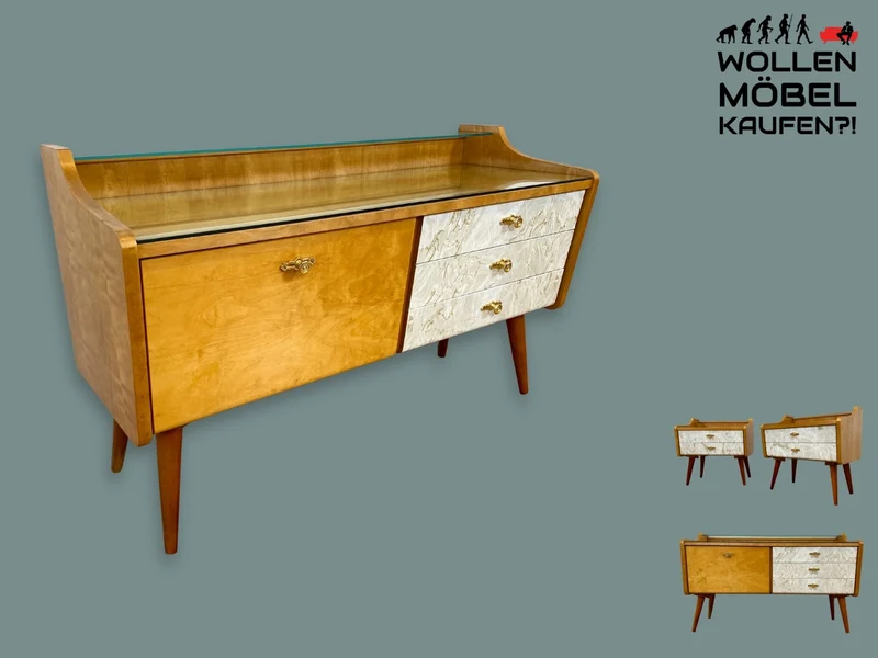 WMK I Formschönes helles Mid-Century Lowboard mit Schubladen, Glasablage und Messinggriffen I