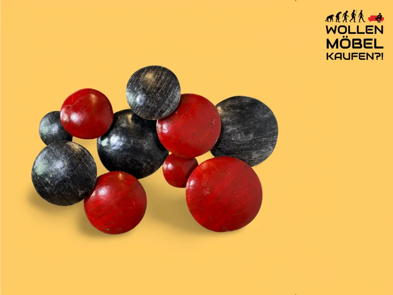 WMK Sehr interessantes und gut erhaltenes Wanddekor aus Metall , handbemalt in kräftigem Rot und Schwarz