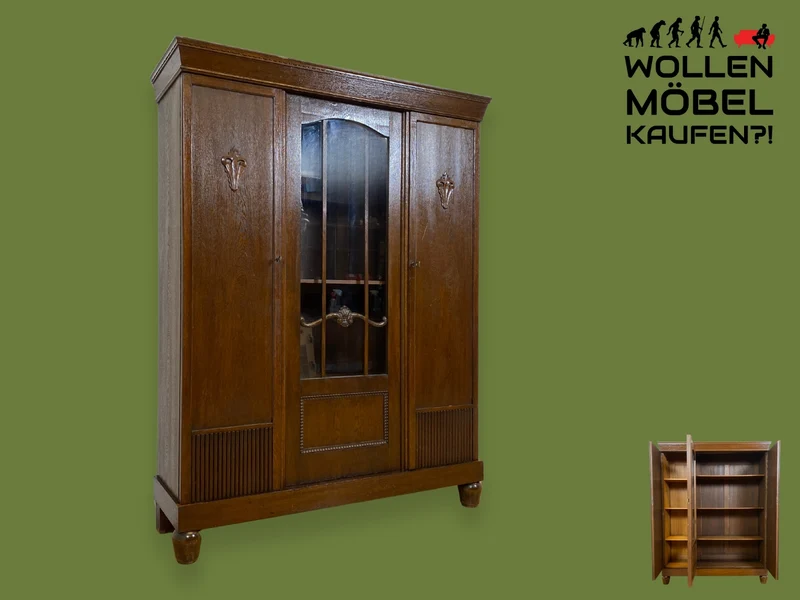 WMK I Schöner und gut erhaltener antiker Schrank aus vollem Holz