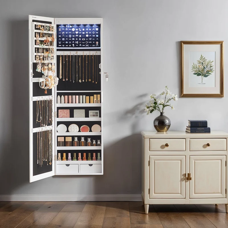 Eleganter Schmuckschrank hängend