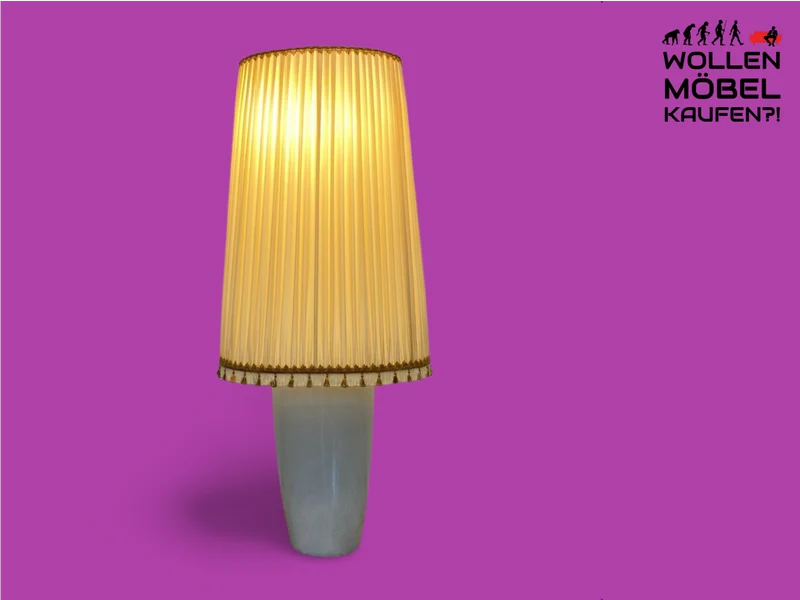 WMK Edle und sehr gut erhaltene 140cm große Vintage Bodenlampe mit wunderschönem Lampenschirm und Vasenfuß aus Porzellan