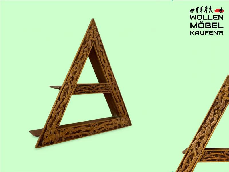 WMK Rares und gut erhaltenes Dänisches Volkskunst Amager Wandregal aus Holz, handgemacht & handgeschnitzt mit Nordischen Runen