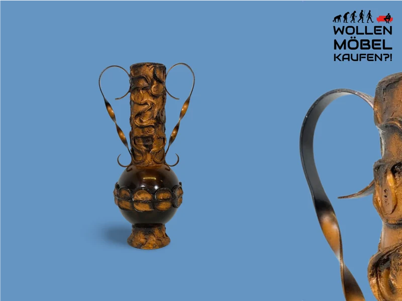 WMK Außergewöhnliche und gut erhaltene 48cm große Mid-Century Vase aus kunstvoll gestaltetem Metall