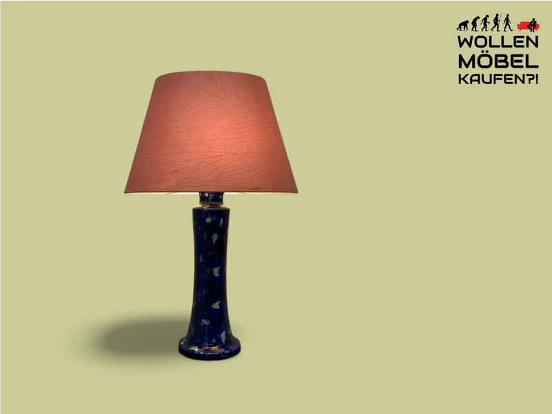 WMK Große und sehr interessante Retro Tischlampe mit rosa Lampenschirm und kunstvollem Lampenfuß aus Glas