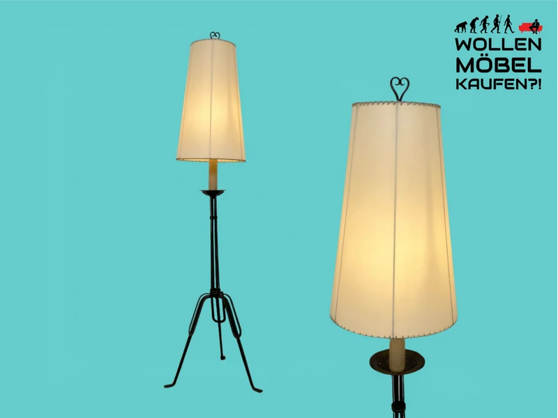 WMK # Interessante und gut erhaltene 60er Jahre Stehlampe mit formschönem schwarzen Metallfuß und großem weißen Lampenschirm