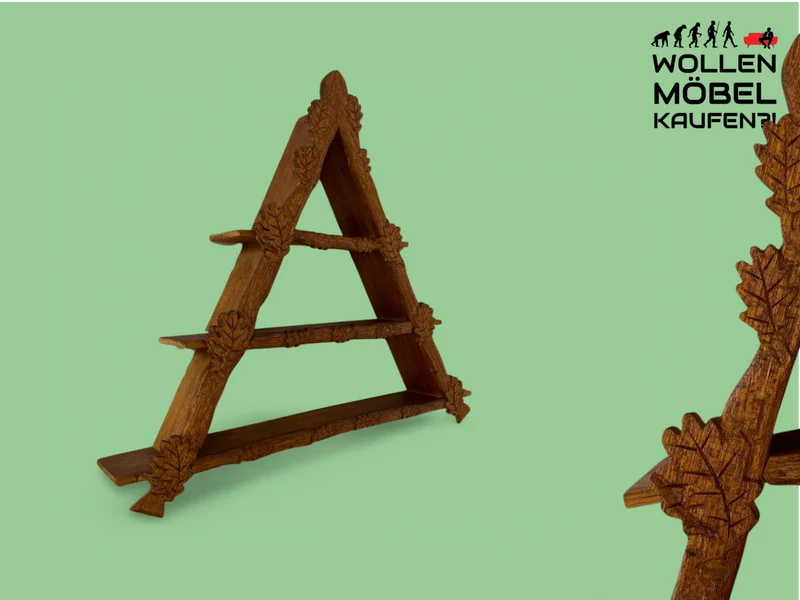 WMK Hübsches und gut erhaltenes Dänisches Volkskunst Amager Wandregal aus Holz, handgemacht & handgeschnitzt
