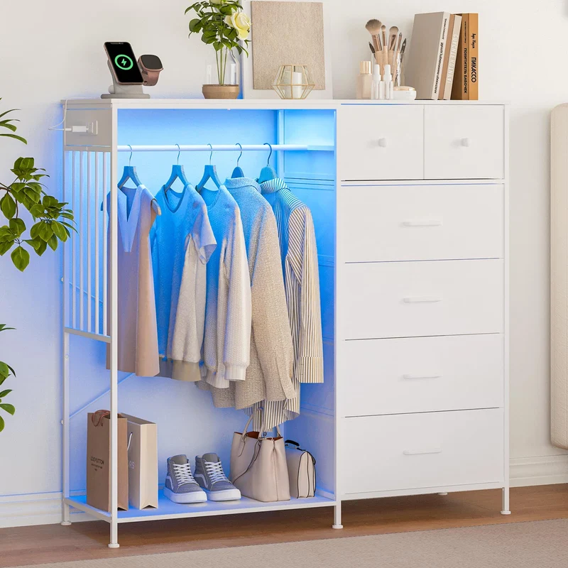 Garvee Aufbewahrungsregal, LED-Beleuchtung, integrierte Ladestation, 125 × 40,1 × 119,9 cm, für Wohnzimmer und Schlafzimmer, Weiß